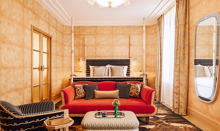 Satte Farben, opulente und maßgefertigte Möbel sowie Eichenparkettböden schaffen eine nostalgische Atmosphäre in den Zimmern – ohne an Komfort und Modernität einzubüßen. Bildquelle: Sleepifier